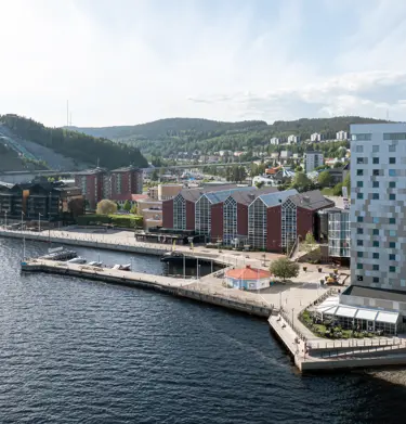 The facade of the Elite Plaza Hotel with the Bothnian Sea behind