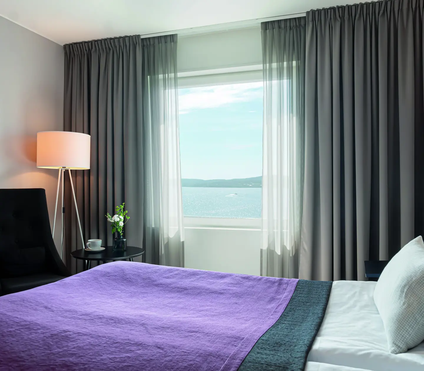Room with a beautiful view and a double bed